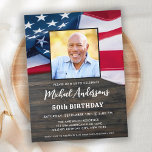 Postal Fotomontaje de Personalizado de bandera estadounid<br><div class="desc">Invitaciones a la Fiesta de Cumpleaños de la Bandera Estadounidense. Invite a amigos y familiares a su celebración patriótica de cumpleaños con estas modernas invitaciones de la Bandera Americana. Personalice esta invitación a la bandera estadounidense con sus detalles de evento, foto, nombre y fiesta. Esta invitación de la Bandera Americana...</div>