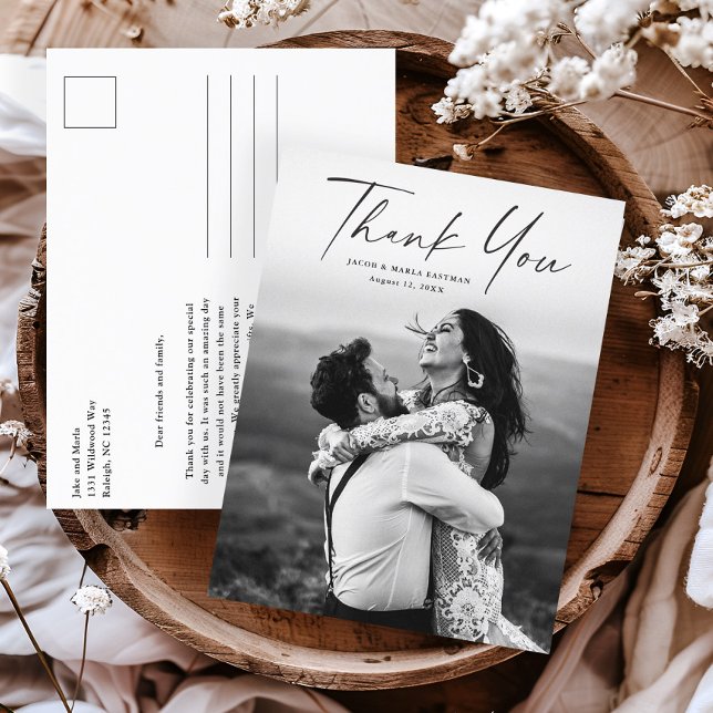 Postal Fotos de boda con agradecimiento de guion moderno  (Modern script wedding photo thank you postcards.)