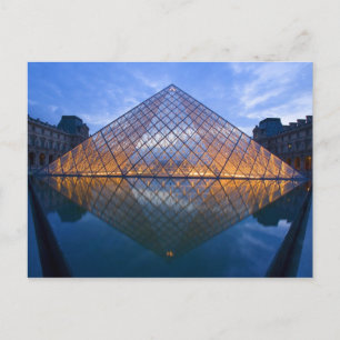 Postal Francia, París. El Louvre al anochecer. Crédito