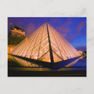 Postal Francia, París. El museo del Louvre al anochecer. 