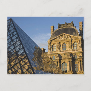 Postal Francia, París, Museo del Louvre y la Pirámide,