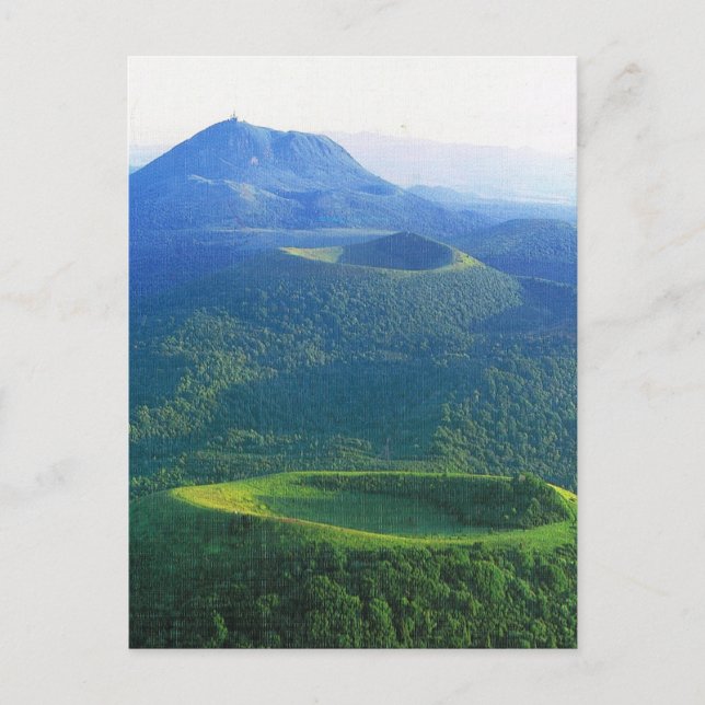 Postal Francia vintage, Auvernia, cráter volcánico (Anverso)