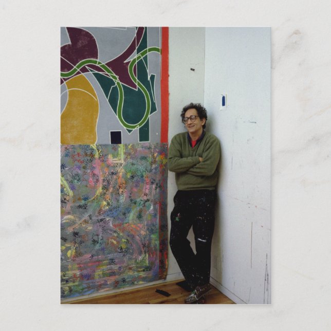 Postal Frank Stella junto a una de sus obras (Anverso)