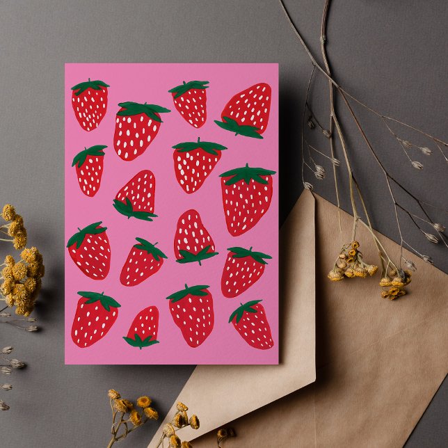 Postal Fresas orgánicas de verano rojas sobre fondo rosa (Subido por el creador)