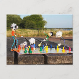 Postal Fubby's spelen 'mens erger je niet !'.