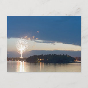 Postal Fuegos artificiales en Dusk sobre el lago Gull