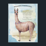 Postal Funny Llama Blue Boda pospuso cambio de fecha<br><div class="desc">Bueno, la vida ha tomado un giro inesperado, pero eso no es una razón para agregar algo de risa a la situación. Un boda divertido pospuso un auto con una llama linda para celebrar y fiesta. Leyenda divertida No Probllama hace saber a sus invitados que todo está bien. La llama...</div>