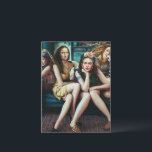 Postal Funny Mona Lisa con su equipo de amigos chicas<br><div class="desc">La Mona Lisa es un retrato de media longitud del artista italiano Leonardo da Vinci. Considerada una obra maestra arquetípica del Renacimiento italiano,  ha sido descrita como "la obra de arte más conocida,  la más visitada,  la más escrita,  la más cantada del mundo".</div>