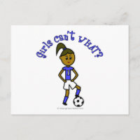 Fútbol femenino oscuro con uniforme azul
