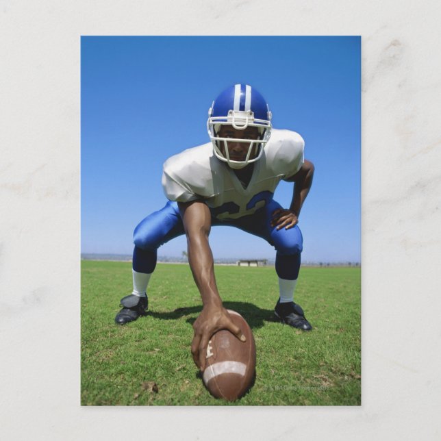 Postal futbolista jugando en un campo de fútbol (Anverso)