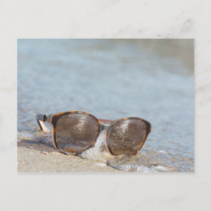 Postal Gafas de sol en la playa