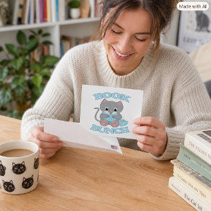 Postal Gato Adorable Leyendo un Libro para Amantes de los
