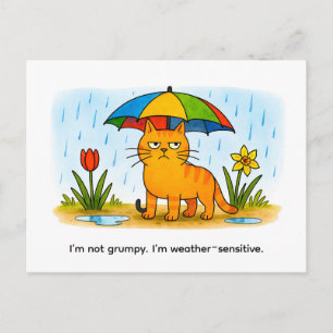 Postal Gato de dibujos animados lindo parado bajo una col
