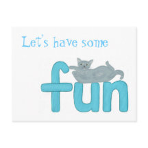 Gato juguetón tendiendo la palabra diversión, post