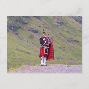 Postal Gbagpiro escocés solitario, tierras altas, Escocia