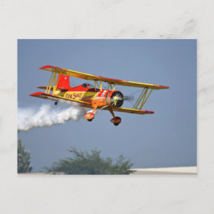 Postal Gene Soucy realizando acrobacias en Grumman