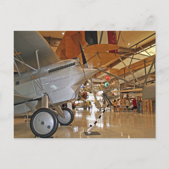 Postal Gente visitando el Museo Nacional de Aviación Nava (Anverso)