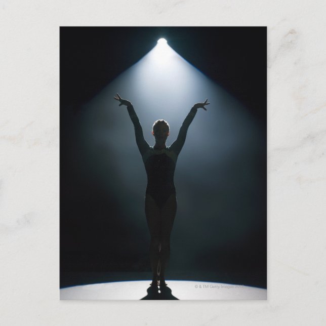 Postal Gimnasta femenina actuando en el centro de atenció (Anverso)