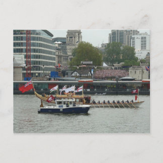 Postal "Gloriana" pasa por Tower Pier
