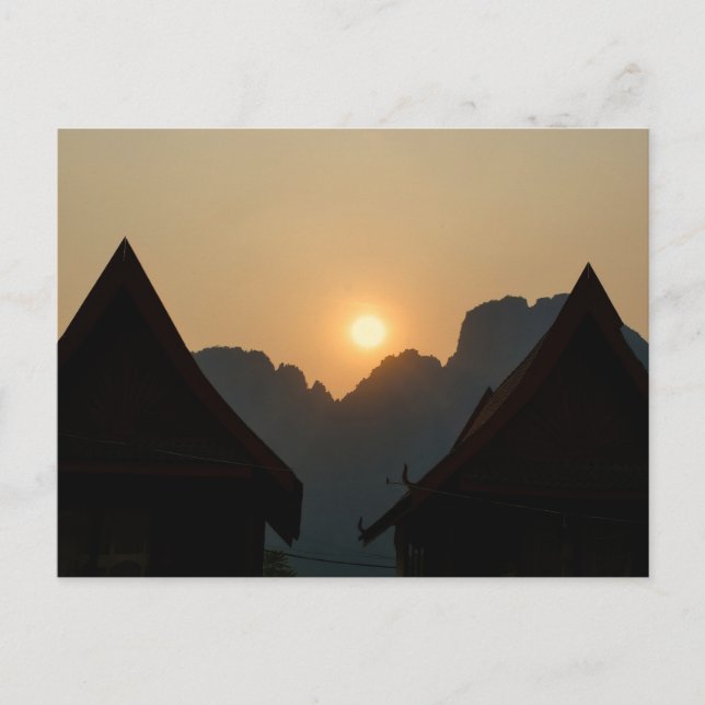 Postal Golden light on the peaks: sunset in Vang Vieng (Anverso)