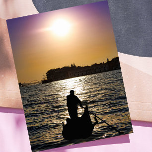 Postal Góndola Romántica en el Atardecer de Venecia