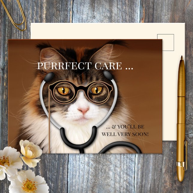 Postal Gracioso Médica Gato Que Se Mejore Pronto Postcard (Postcard featuring a funny cat doctor - great for well wishes for a cat lover)