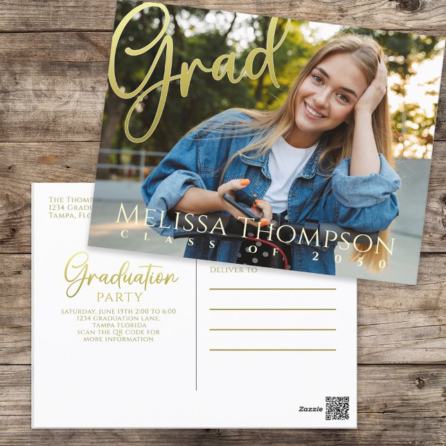 Postal Graduación Caligrafía de oro simple dos fotos (Graduation gold calligraphy script with full bleed photo template postcard. )