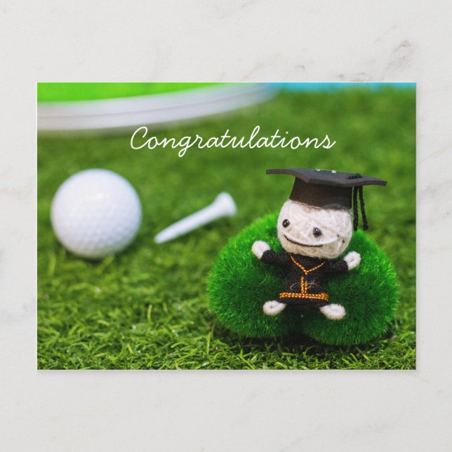 Postal Graduación de golf con bola de golf y tee on green (Anverso)