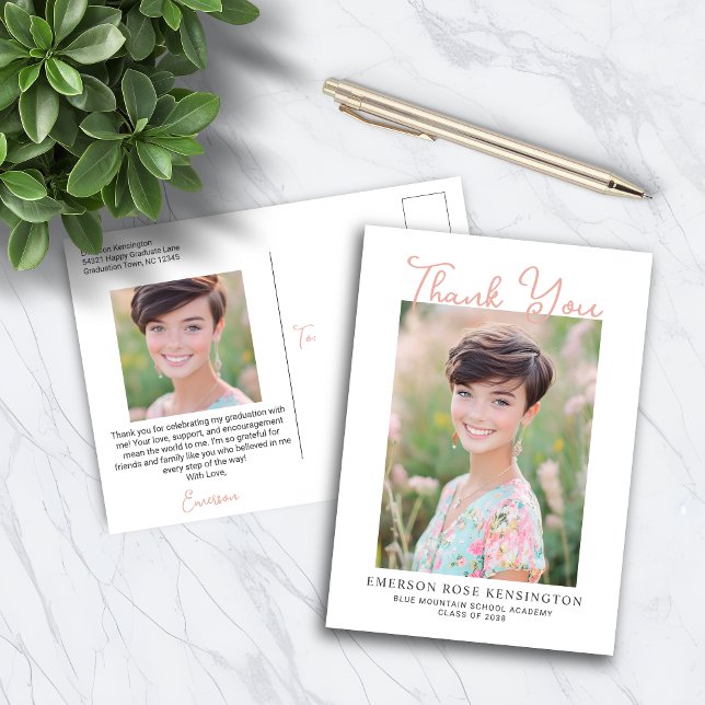 Postal Graduación manuscrita a la moda Gracias (Trendy Handwritten Graduation Thank You Postcard)