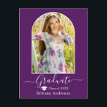 Postal Graduación púrpura de la caligrafía del arco moder<br><div class="desc">Marco fotográfico de arco moderno - Guión de caligrafía de moda - Tarjeta postal de Invitación de graduación fotográfica - morado - tapón de graduación</div>