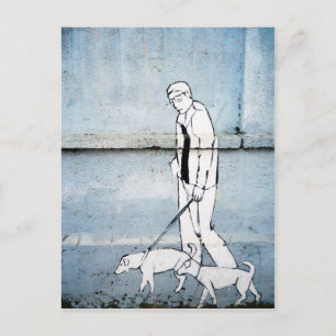 Postal graffiti de caminante de perro en la calle branimi