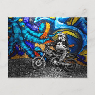 Postal Graffiti en bicicleta de tierra arte urbano
