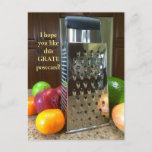 Postal Gran Grate Pun, Funny Food Postcard, Posttravesía<br><div class="desc">Espero que te guste esta GRATE (Gran) postal que incluye comida,  fruta,  manzanas,  naranjas,  cebollas y aguacates. 

Esta es una gran postal para Postcross o Postcard United.</div>