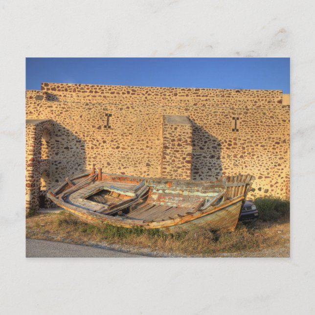 Postal Grecia, Santorini, Oia. Barco de pesca viejo en (Anverso)