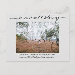 Postal Gris de postergación de Boda de distanciamiento so