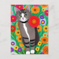 Gris y gatos blancos singulares y flor roja