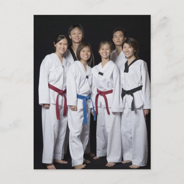Postal Grupo de jugadores de artes marciales de pie y (Anverso)