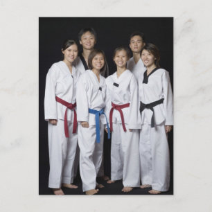 Postal Grupo de jugadores de artes marciales de pie y