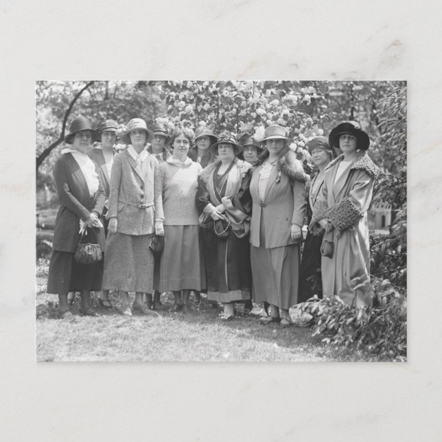 Postal Grupo de mujeres de los años 1920 (Anverso)