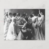 Grupo de mujeres en brindis de champán de principi