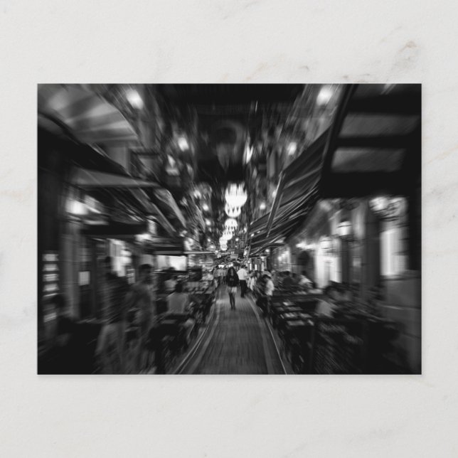 Postal Guay, foto urbana de una mujer caminando por Estam (Anverso)