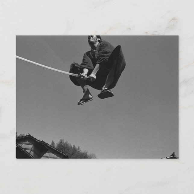 Postal Guerrero de Samurai salta al ataque con una espada (Anverso)