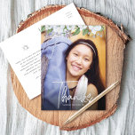 Postal Guión de Bat Mitzvah Foto Floral Plateado Agradeci<br><div class="desc">Asegúrate de que tu Bat Mitzvah favorita muestre su agradecimiento a todos los que apoyaron su evento trascendental. ¡Envía esta sofisticada tarjeta postal de agradecimiento personalizada! Un floral de acuarela blanco y plateado con brillo, con tipografía de escritura con lámina plateada falsa y tipo sans serif superpuesto sobre la foto...</div>