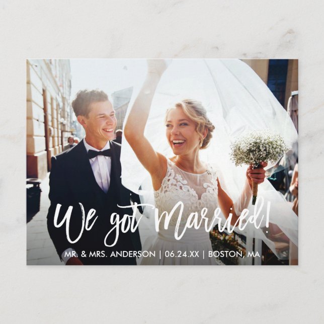 Postal Guión moderno de pincel que nos casamos (Anverso)