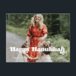 Postal Guión retro vintage Happy Hanukkah<br><div class="desc">¡Feliz tarjeta Hanukkah! Una tipografía moderna para esta colección de tarjetas fotográficas de vacaciones. Para personalizar con tu foto familiar favorita. También puede cambiar fácilmente el color del tipo de letra y el fondo a su gusto.</div>