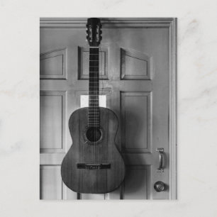 Postal Guitarra en la puerta