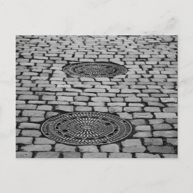Postal Gullideckel Manhole Paving Stones Cobre Road (Anverso)