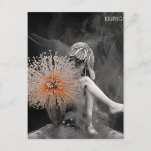 Postal Hada detrás de las flores