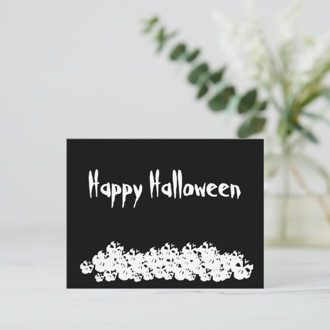 Postal Halloween calaveras blancas negras apilan texto pe (Anverso de pie)