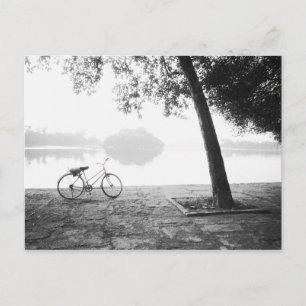 Postal Hanoi Vietnam, Bicicleta y lago Bay Mau Parque Len